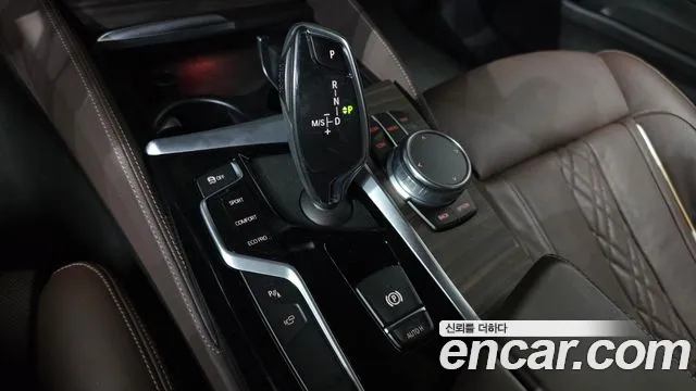 BMW 5-Series 2019 thumb 9
