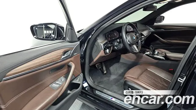 BMW 5-Series 2019 thumb 10