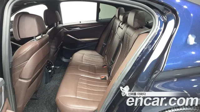BMW 5-Series 2019 thumb 11