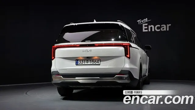 Kia Carnival 2024 thumb 4