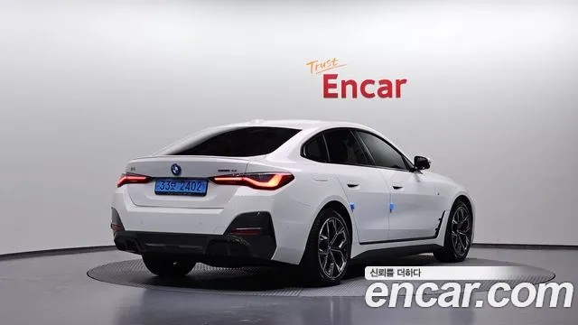 BMW i4 2022 thumb 2