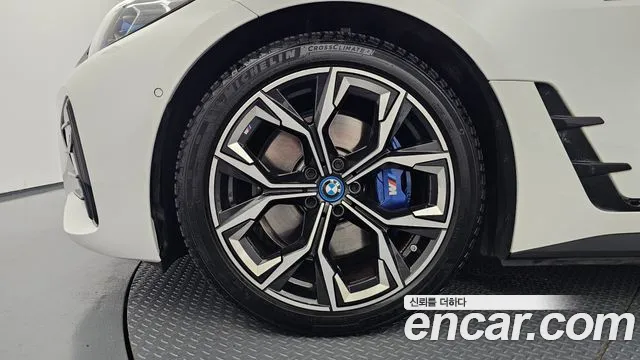 BMW i4 2022 thumb 5
