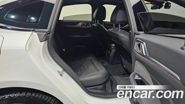 BMW i4 2022 thumb 11