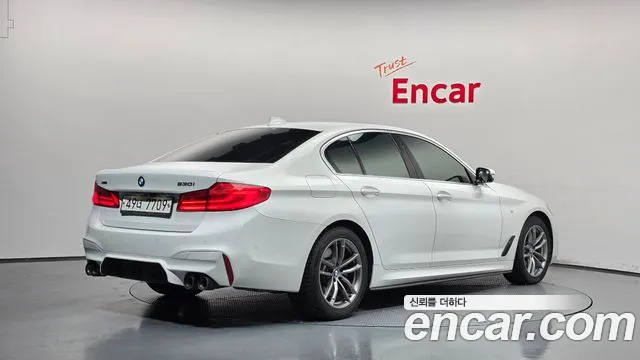 BMW 5-Series 2018 thumb 2