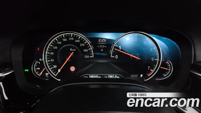 BMW 5-Series 2018 thumb 8