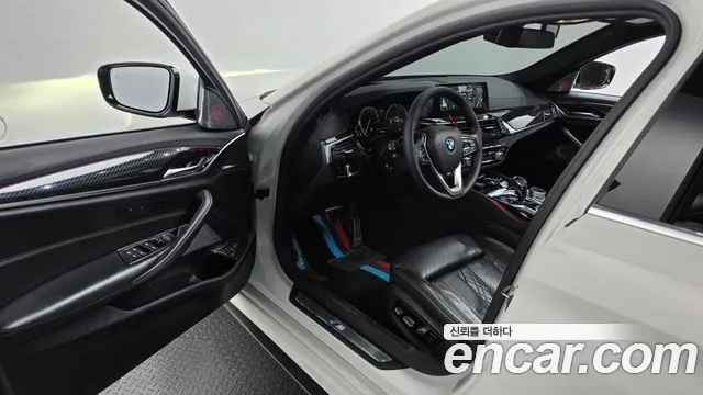 BMW 5-Series 2018 thumb 10