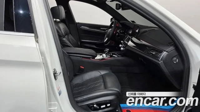 BMW 5-Series 2018 thumb 11