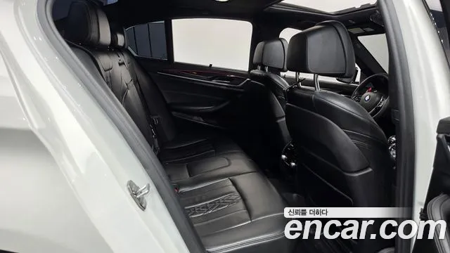 BMW 5-Series 2018 thumb 12