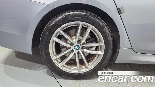 BMW 5-Series 2017 thumb 5