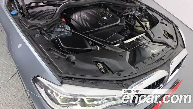 BMW 5-Series 2017 thumb 6