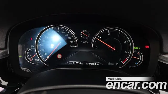 BMW 5-Series 2017 thumb 8