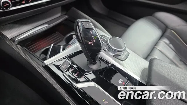 BMW 5-Series 2017 thumb 9