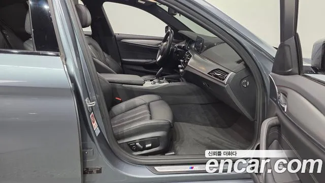 BMW 5-Series 2017 thumb 11