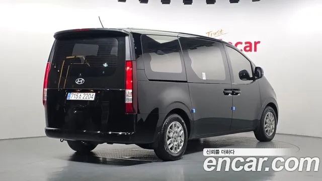 Hyundai Staria 2025 thumb 2