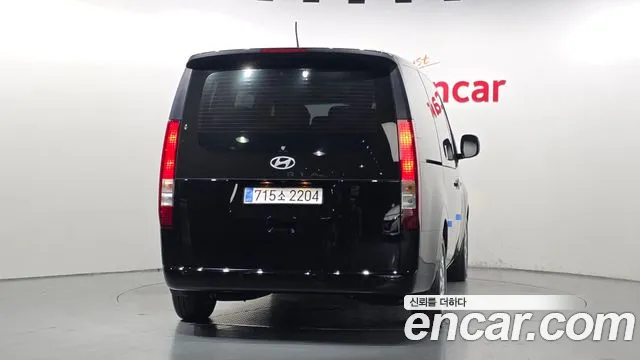 Hyundai Staria 2025 thumb 4