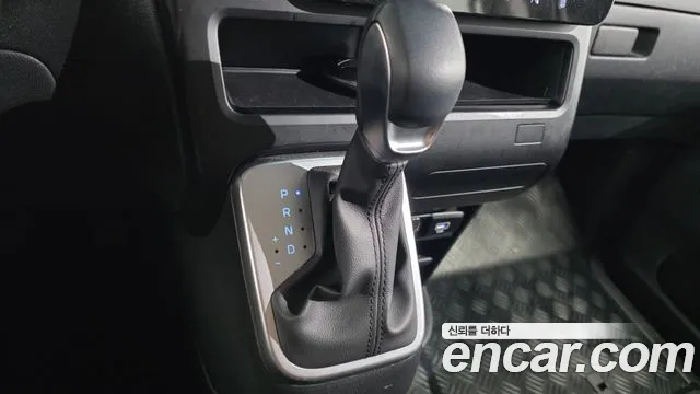 Hyundai Staria 2025 thumb 9