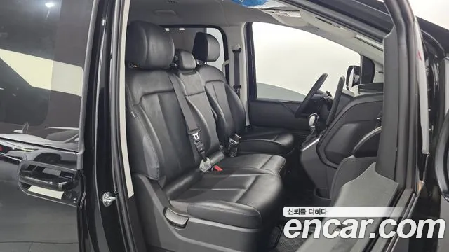 Hyundai Staria 2025 thumb 12