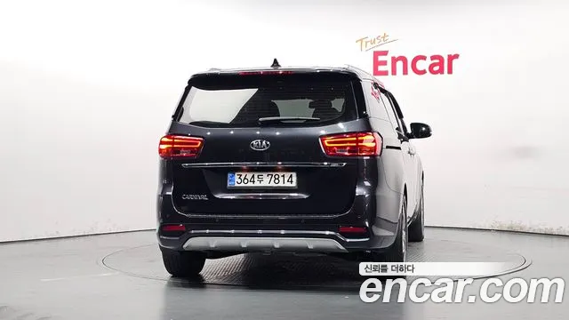 Kia Carnival 2020 thumb 4
