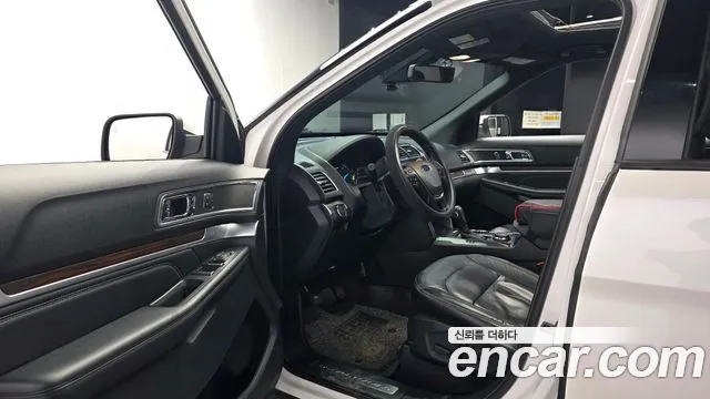 Ford Explorer 2019 thumb 10
