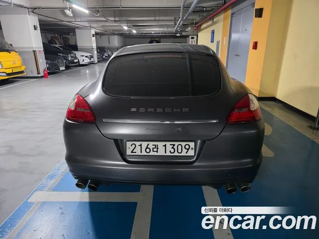 Porsche Panamera 2011 thumb 3