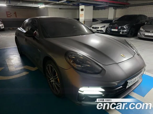 Porsche Panamera 2011 thumb 4