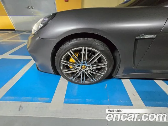 Porsche Panamera 2011 thumb 7