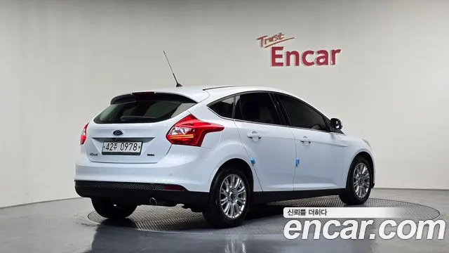 Ford Focus 2015 thumb 2