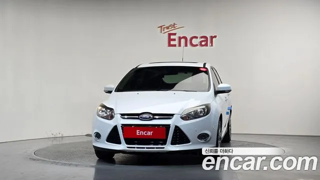 Ford Focus 2015 thumb 3