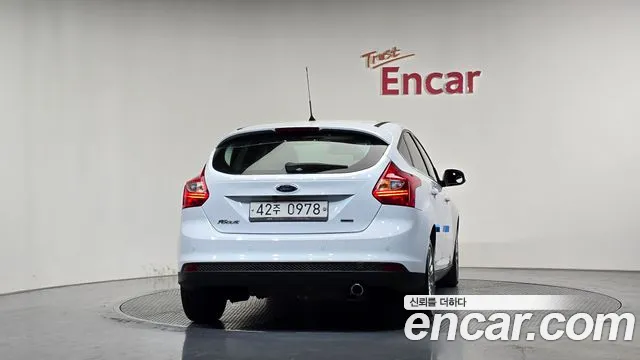 Ford Focus 2015 thumb 4