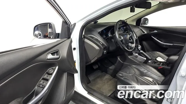 Ford Focus 2015 thumb 10