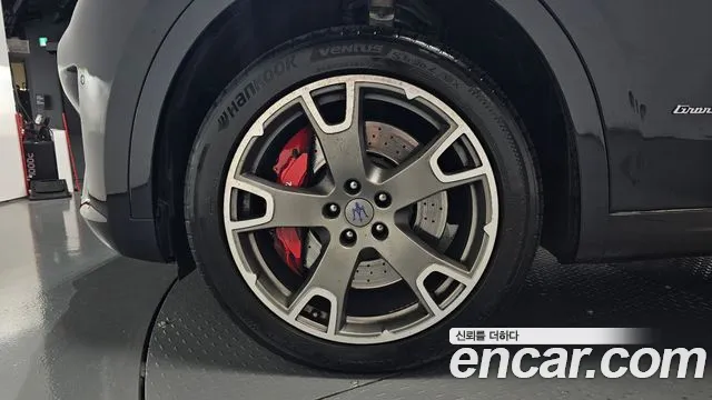 Maserati Levante 2019 thumb 4