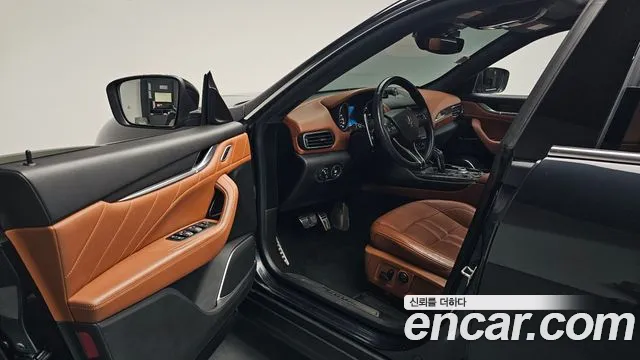 Maserati Levante 2019 thumb 9