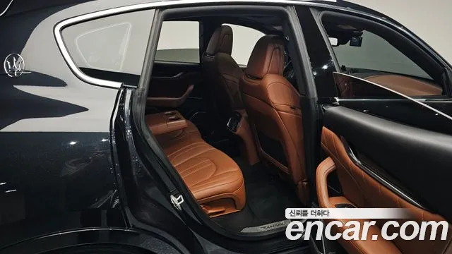 Maserati Levante 2019 thumb 11