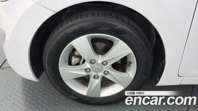 Hyundai Avante 2013 thumb 4