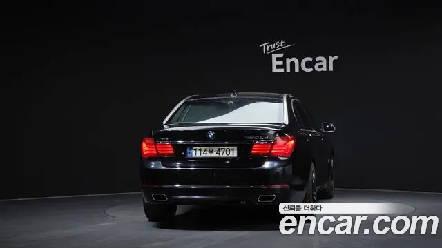 BMW 7-Series 2015 thumb 4