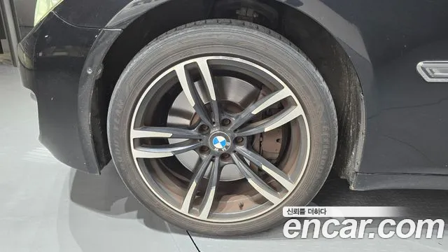 BMW 7-Series 2015 thumb 5