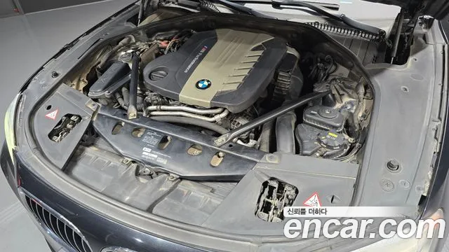 BMW 7-Series 2015 thumb 6
