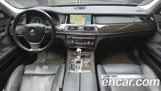 BMW 7-Series 2015 thumb 7