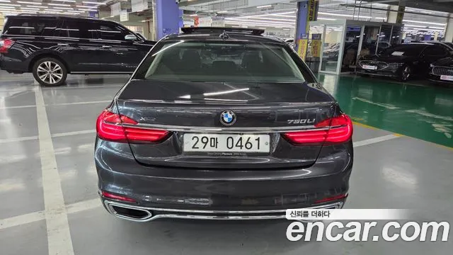 BMW 7-Series 2016 thumb 4