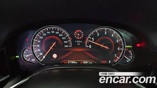 BMW 7-Series 2016 thumb 8