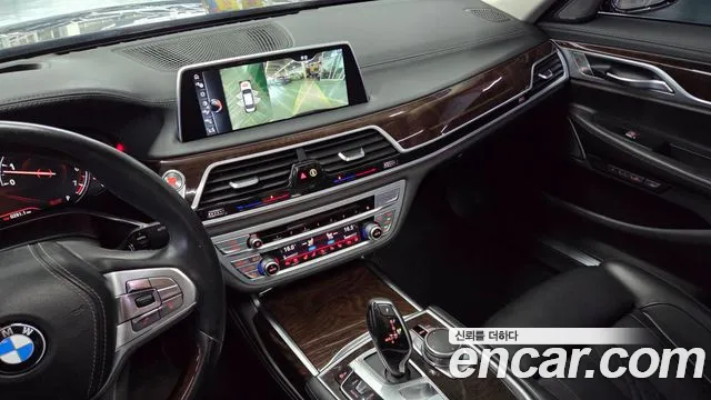 BMW 7-Series 2016 thumb 10