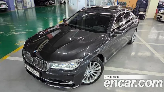 BMW 7-Series 2016 thumb 11
