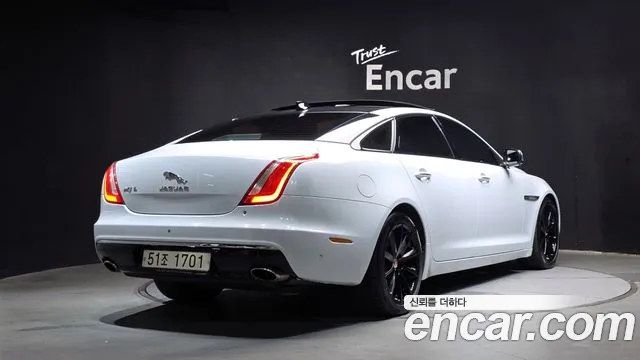 Jaguar XJ 2018 thumb 2