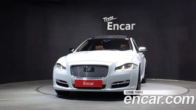 Jaguar XJ 2018 thumb 3
