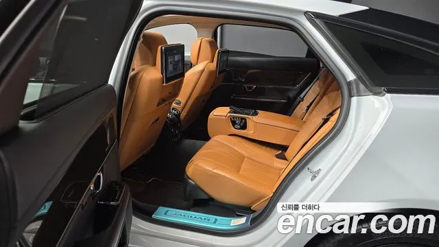 Jaguar XJ 2018 thumb 12