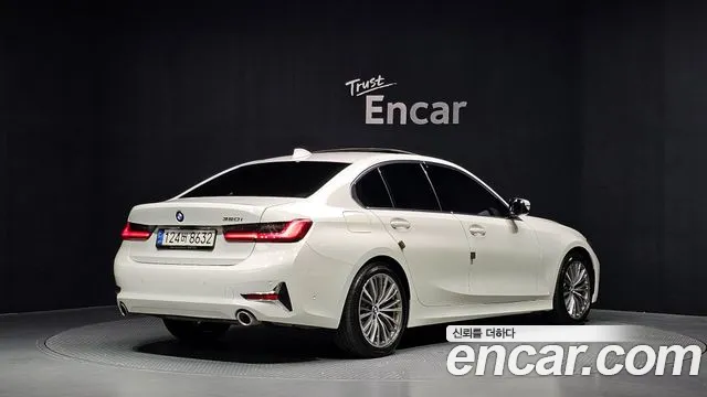 BMW 3-Series 2021 thumb 2
