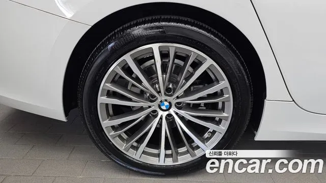 BMW 3-Series 2021 thumb 5