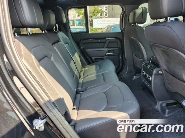 Land Rover Defender 2025 thumb 10
