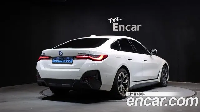 BMW i4 2022 thumb 2