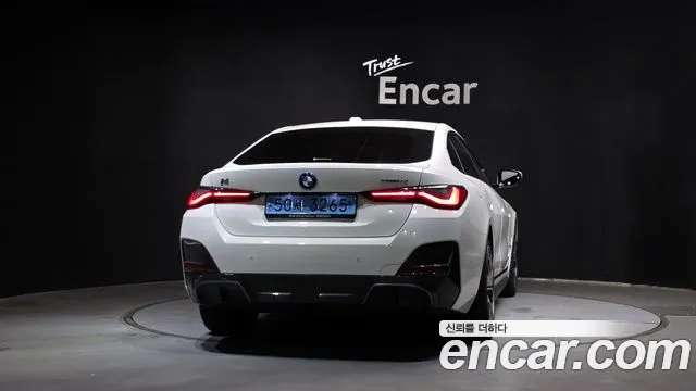 BMW i4 2022 thumb 4